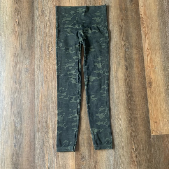 SPANX Layce green camo printed legging - Picture 12 of 12